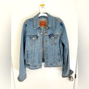 Levi’s denim jacket size small